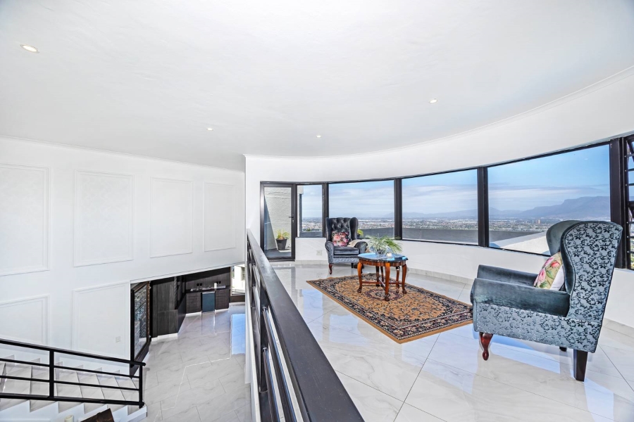 8 Bedroom Property for Sale in Plattekloof Western Cape